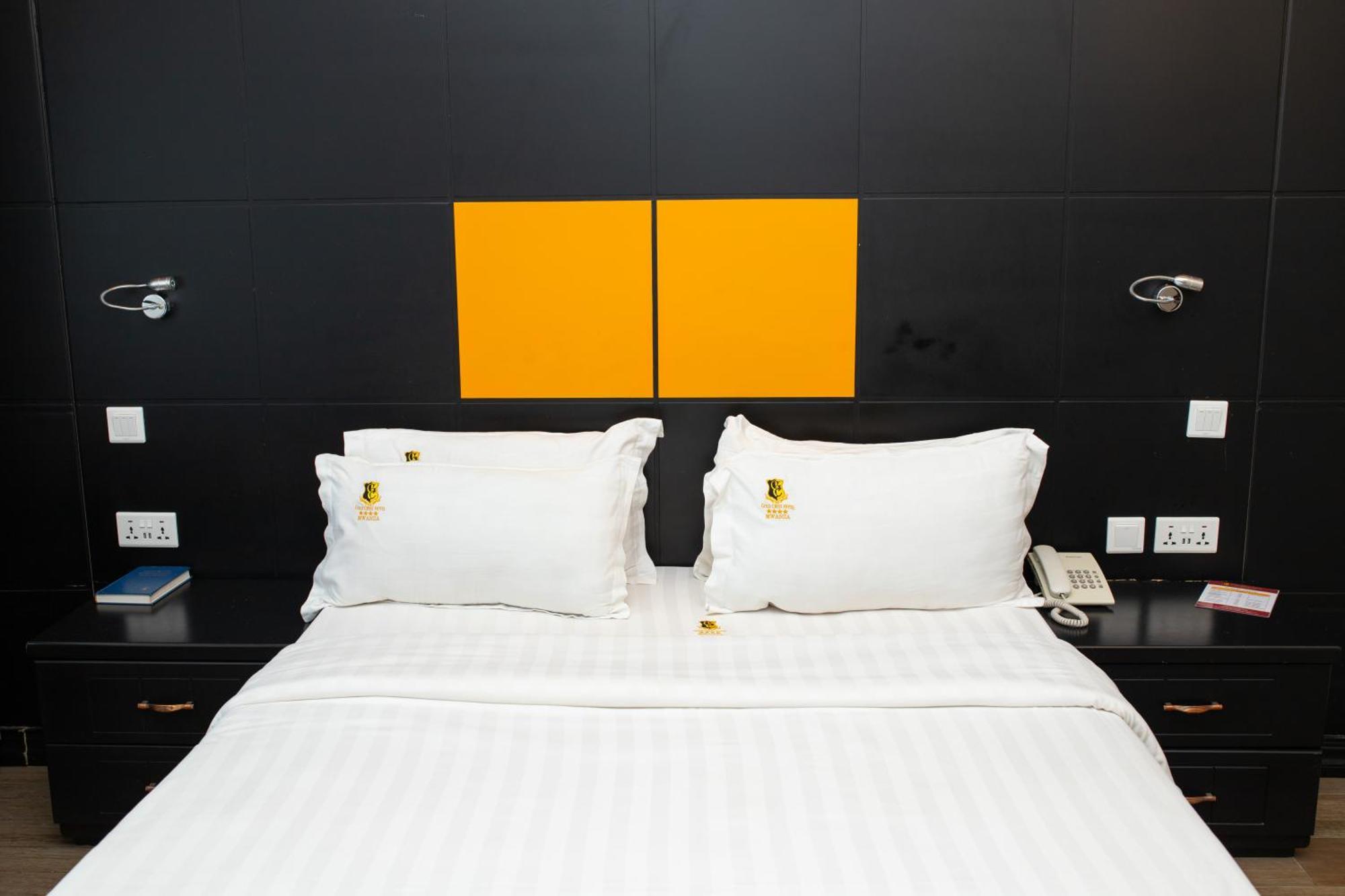 Gold Crest Hotel อึมวานซา ภายนอก รูปภาพ